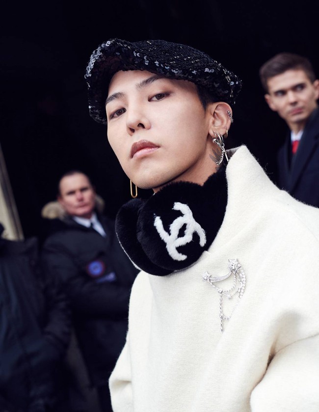 Vừa gi&uacute;p IU xong, G-Dragon quay sang bắt tay PSY hạ bệ IU? - Ảnh 5.