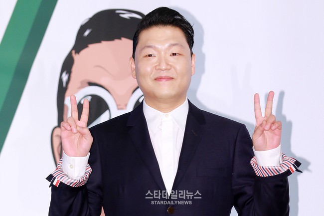 Vừa gi&uacute;p IU xong, G-Dragon quay sang bắt tay PSY hạ bệ IU? - Ảnh 7.
