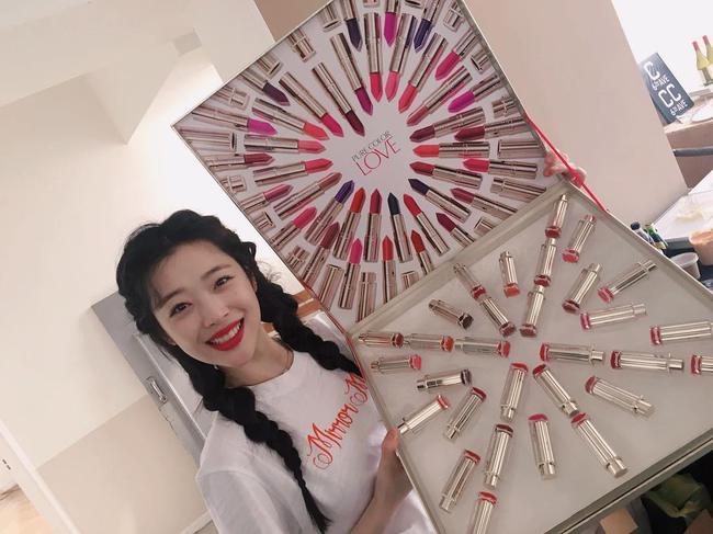 Chia tay Choiza, Sulli c&agrave;ng ng&agrave;y c&agrave;ng đẹp rạng ngời v&agrave; ngoan hiền hơn? - Ảnh 2.
