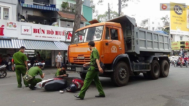 Cô gái trẻ bị xe tải kéo lê gần 10m trên đường phố Sài Gòn - Ảnh 2.