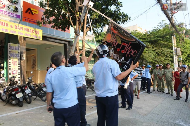 Gần 700 hộ dân ở Sài Gòn viết cam kết không lấn chiếm vỉa hè, lòng lề đường - Ảnh 1.