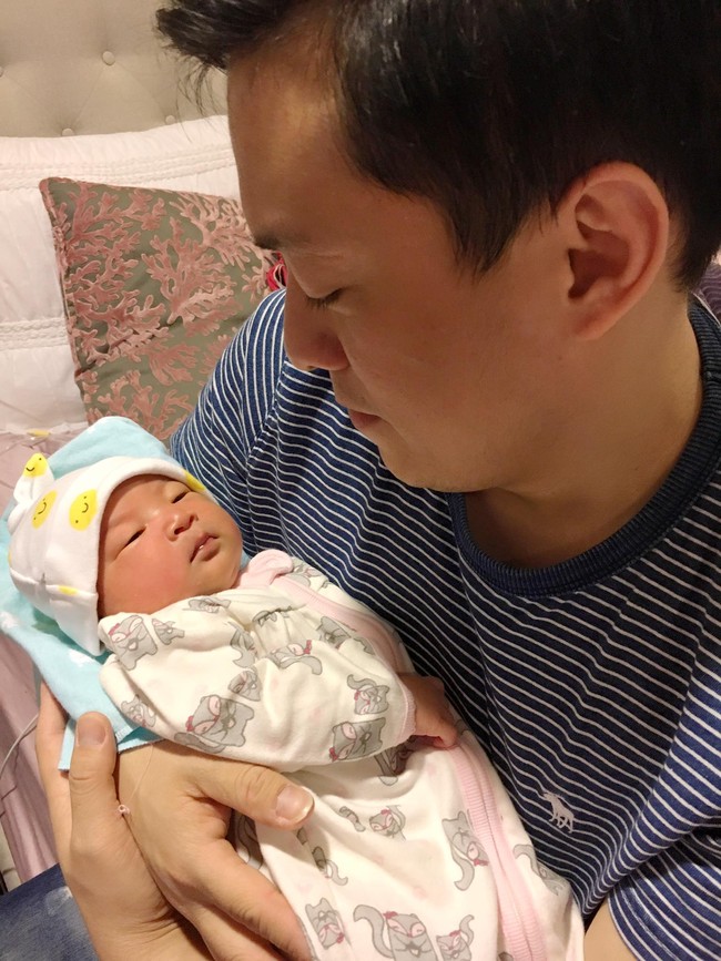 Lam Trường khoe ảnh cận mặt con gái sau khi chào đời 3 ngày - Ảnh 3.
