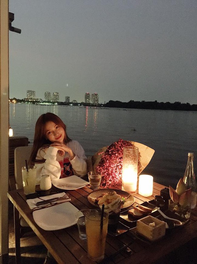 Sĩ Thanh khoe ảnh t&igrave;nh tứ b&ecirc;n bạn trai b&aacute;c sĩ 6 m&uacute;i nh&acirc;n ng&agrave;y 8/3 - Ảnh 4.