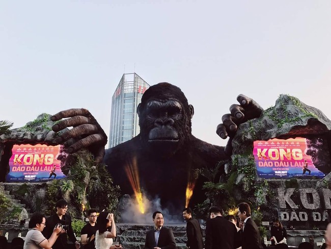 Mô hình Kong giá hơn 1 tỷ đồng còn lại trơ khung sau đám cháy lớn tại buổi ra mắt - Ảnh 1.