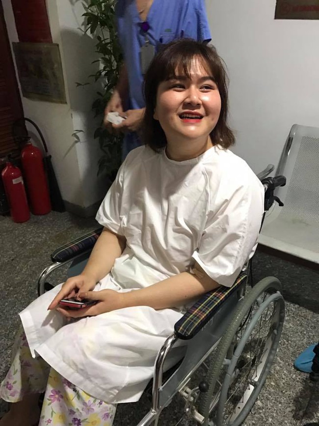 &Aacute; qu&acirc;n Bước nhảy ng&agrave;n c&acirc;n khoe ảnh cắt mỡ bụng khiến nhiều người hoảng sợ - Ảnh 2.