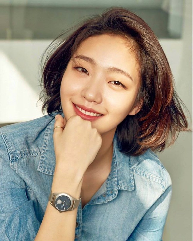 Trước bị chê xấu, nữ diễn viên Goblin Kim Go Eun đột ngột gây chú ý vì quá xinh đẹp - Ảnh 15.
