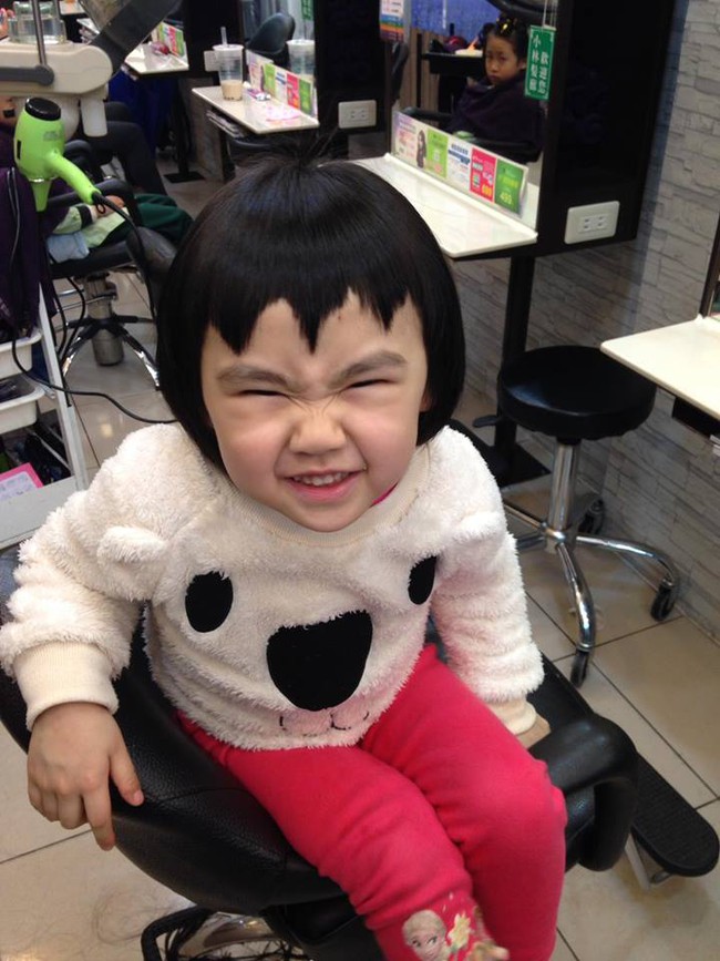 Bị mẹ ngăn cản, cô bé 5 tuổi vẫn kiên quyết cắt tóc răng cưa để giống thần tượng Maruko  - Ảnh 8.