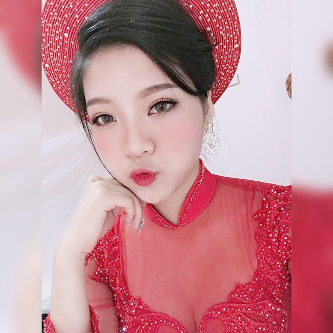 Đ&aacute;m cưới độc: Ch&uacute; rể được tặng kiềng v&agrave;ng đeo k&iacute;n cổ, c&ocirc; d&acirc;u ngẩn ngơ đứng nh&igrave;n - Ảnh 7.