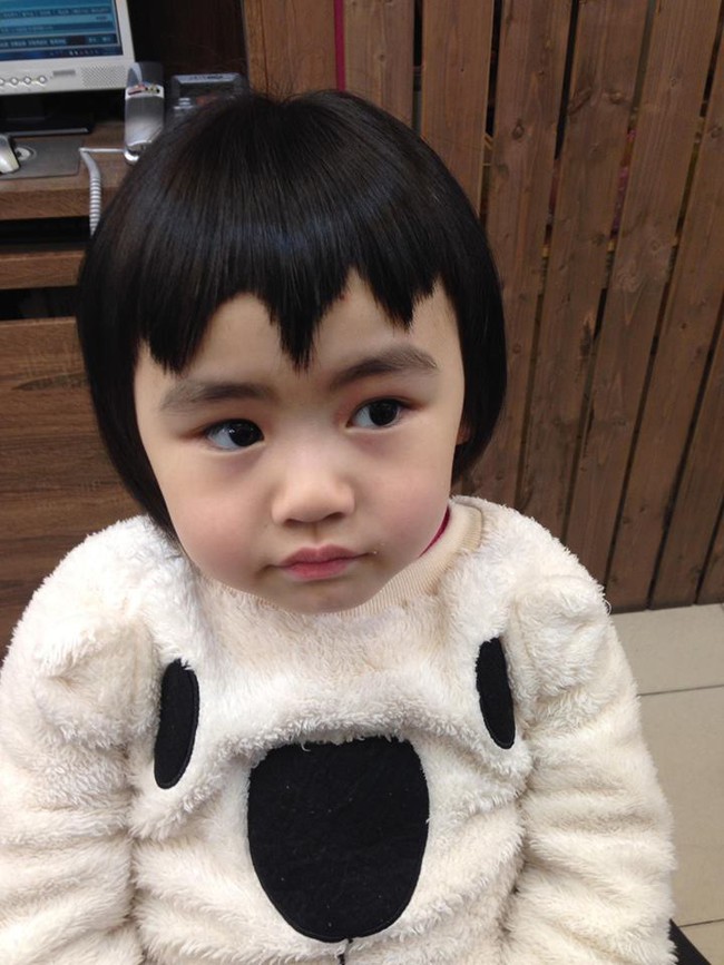 Bị mẹ ngăn cản, cô bé 5 tuổi vẫn kiên quyết cắt tóc răng cưa để giống thần tượng Maruko  - Ảnh 5.