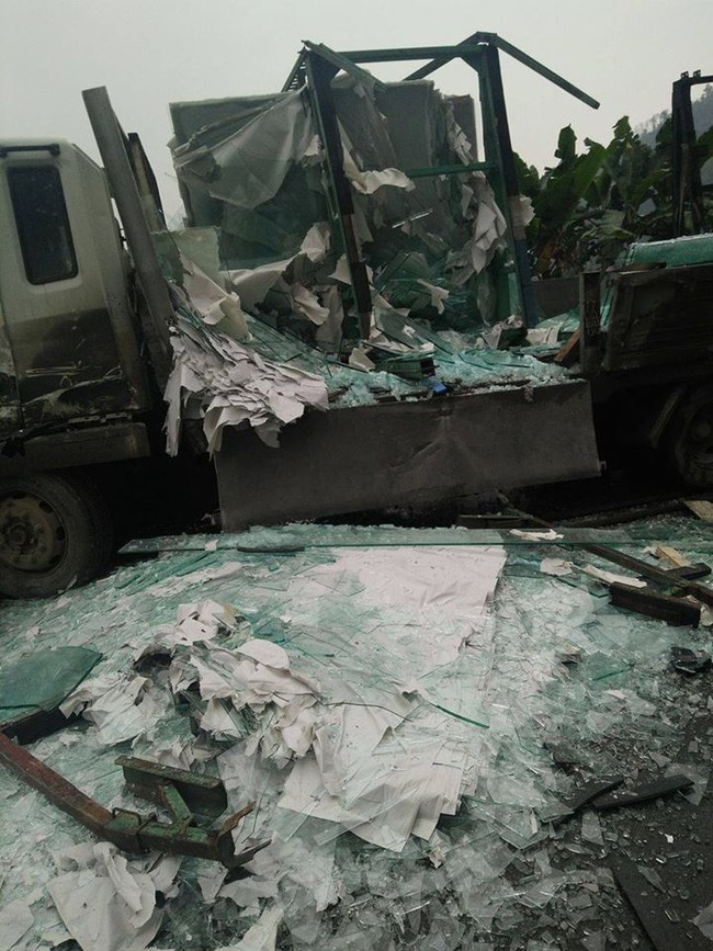 Tuyên Quang: Xe tải chở kính va chạm xe khách 45 chỗ, nhiều người bị thương - Ảnh 4.