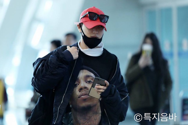Leeteuk (Super Junior) đăng hình cảm ơn fan Việt trải xanh cả sân bay Nội Bài để đón anh - Ảnh 5.