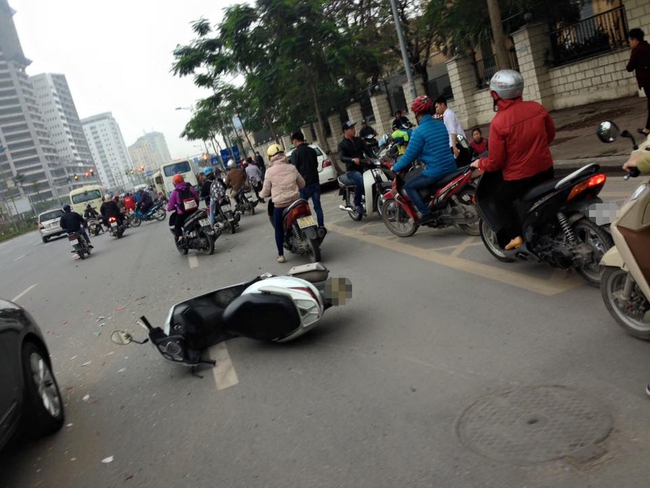 Hà Nội: Xe khách đâm xe tang lễ gây tai nạn liên hoàn, 1 người tử vong - Ảnh 2.