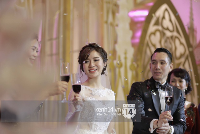 ĐỘC QUYỀN: Tú Linh mặc váy cô dâu, rạng rỡ trong tiệc cưới buổi tối - Ảnh 13.