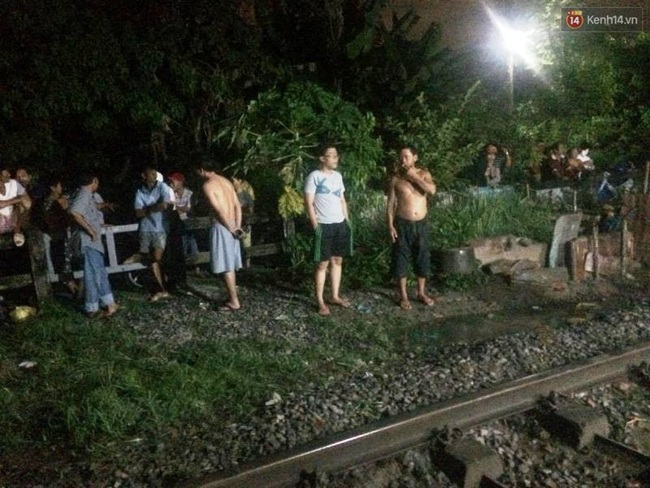 TP.HCM: Ngồi giữa đường ray xe lửa, người đàn ông bị tàu hỏa đâm tử vong - Ảnh 2.