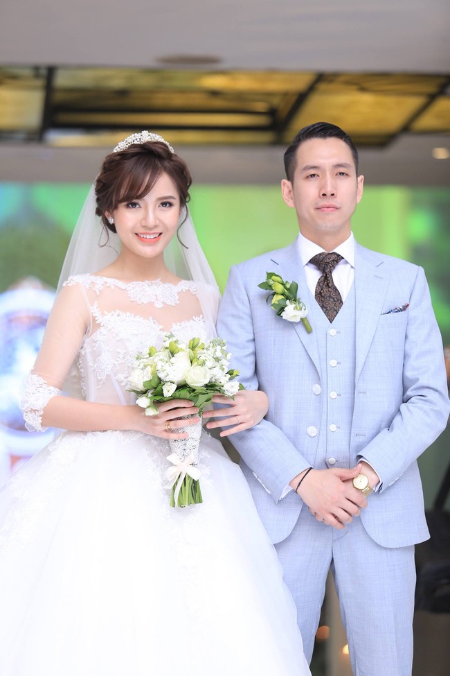 ĐỘC QUYỀN: Tú Linh mặc váy cô dâu, rạng rỡ trong tiệc cưới buổi tối - Ảnh 9.