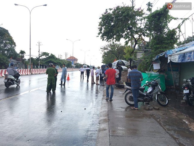 Người phụ nữ bán hàng bị ô tô điên tông chết rồi bỏ chạy - Ảnh 1.