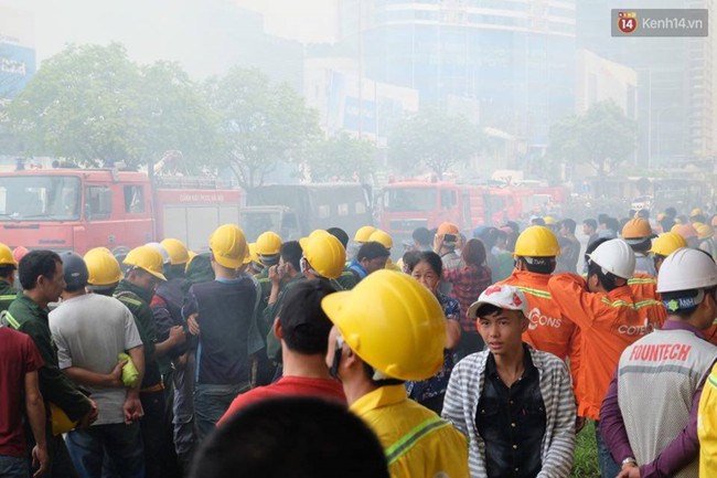 H&agrave; Nội: Ch&aacute;y lớn nh&agrave; xưởng h&agrave;ng trăm m2 gần t&ograve;a nh&agrave; Keangnam - Ảnh 14.