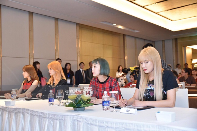 1001 biểu cảm tinh nghịch của mỹ nh&acirc;n Hani c&ugrave;ng EXID, Snuper tại họp b&aacute;o Việt Nam - Ảnh 13.