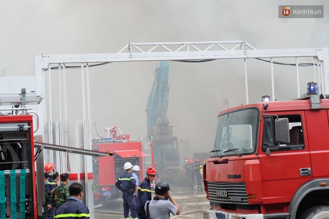 Hà Nội: Cháy lớn nhà xưởng hàng trăm m2 gần tòa nhà Keangnam - Ảnh 18.