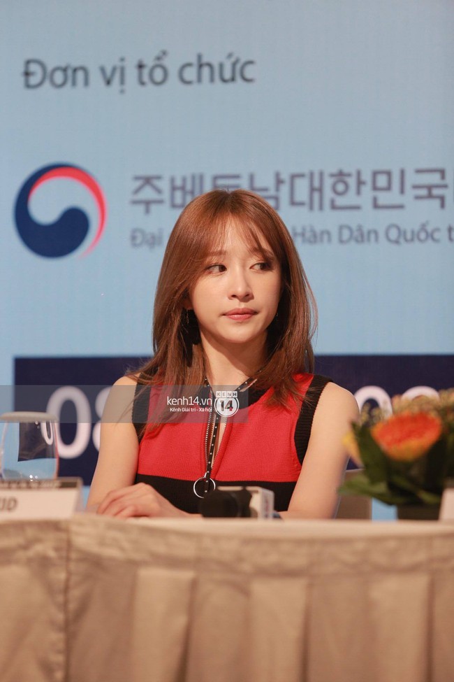 1001 biểu cảm tinh nghịch của mỹ nh&acirc;n Hani c&ugrave;ng EXID, Snuper tại họp b&aacute;o Việt Nam - Ảnh 4.