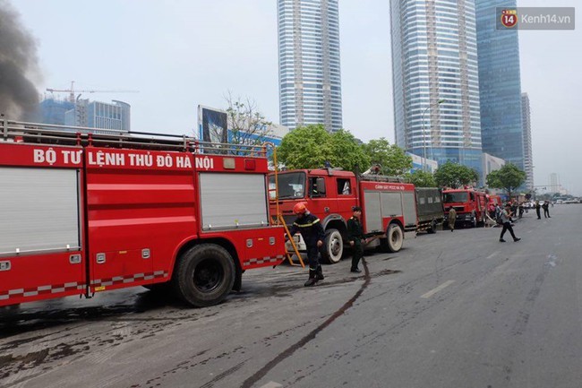 H&agrave; Nội: Ch&aacute;y lớn nh&agrave; xưởng h&agrave;ng trăm m2 gần t&ograve;a nh&agrave; Keangnam - Ảnh 16.