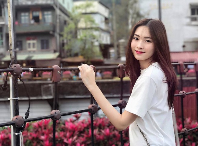 Kh&ocirc;ng chỉ t&igrave;nh như c&aacute;i b&igrave;nh, bạn trai c&ograve;n quay Hoa hậu Thu Thảo xinh đẹp v&agrave; mơ m&agrave;ng đến ngẩn ngơ! - Ảnh 2.