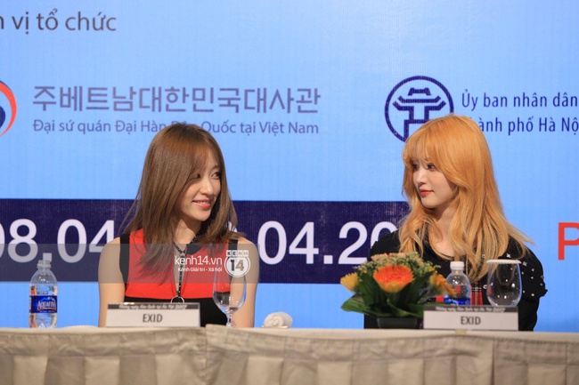 1001 biểu cảm tinh nghịch của mỹ nh&acirc;n Hani c&ugrave;ng EXID, Snuper tại họp b&aacute;o Việt Nam - Ảnh 6.