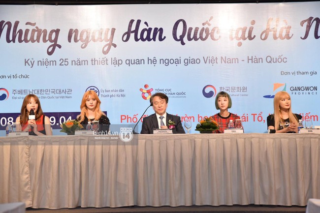 1001 biểu cảm tinh nghịch của mỹ nh&acirc;n Hani c&ugrave;ng EXID, Snuper tại họp b&aacute;o Việt Nam - Ảnh 12.