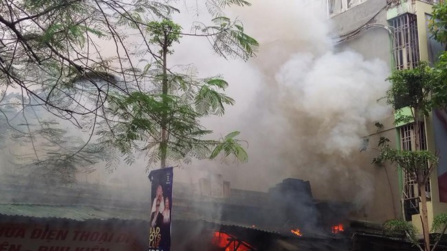 H&agrave; Nội: Ch&aacute;y lớn tại nh&agrave; con trai cố nhạc sĩ Văn Cao - Ảnh 2.
