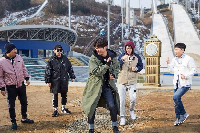 Clip: Xem mỹ nam Park Bo Gum thả thính khi nhảy Knock Knock của TWICE! - Ảnh 1.