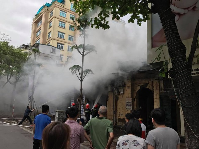 H&agrave; Nội: Ch&aacute;y lớn tại nh&agrave; con trai cố nhạc sĩ Văn Cao - Ảnh 6.