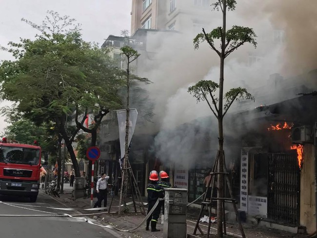 H&agrave; Nội: Ch&aacute;y lớn tại nh&agrave; con trai cố nhạc sĩ Văn Cao - Ảnh 4.
