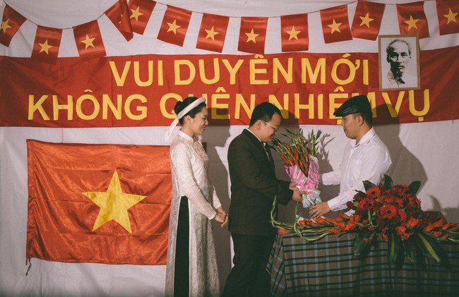 Độc nhất vô nhị: Chụp một lần, cặp đôi tái hiện được tất cả các kiểu lễ cưới Việt Nam trong 100 năm qua! - Ảnh 8.