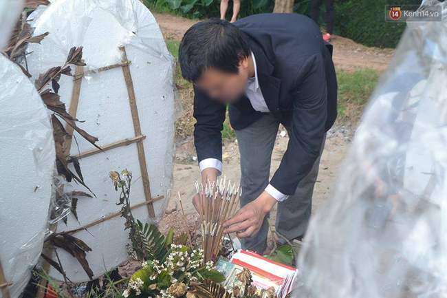 Đại sứ Nhật Bản đến nh&agrave; gia đ&igrave;nh b&eacute; g&aacute;i người Việt bị s&aacute;t hại để c&uacute;i đầu xin lỗi - Ảnh 3.