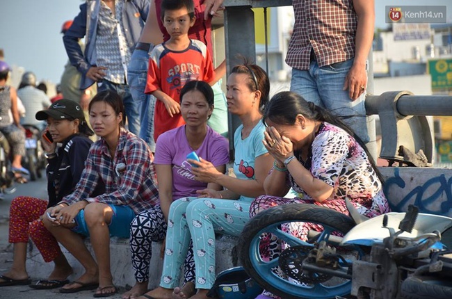 Người th&acirc;n g&agrave;o kh&oacute;c tại hiện trường nam thanh ni&ecirc;n rơi xuống k&ecirc;nh T&agrave;u Hủ tử vong - Ảnh 2.