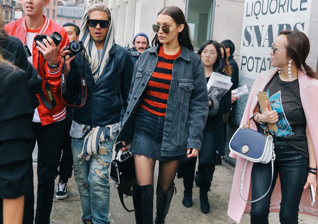 Chi&ecirc;m ngưỡng đặc sản street style đẹp kh&oacute; rời mắt tại Tuần lễ thời trang New York - Ảnh 8.