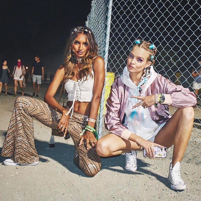 29 bức ảnh Instagram hot nhất của d&agrave;n trai đẹp g&aacute;i xinh Hollywood tại Coachella 2017 - Ảnh 17.