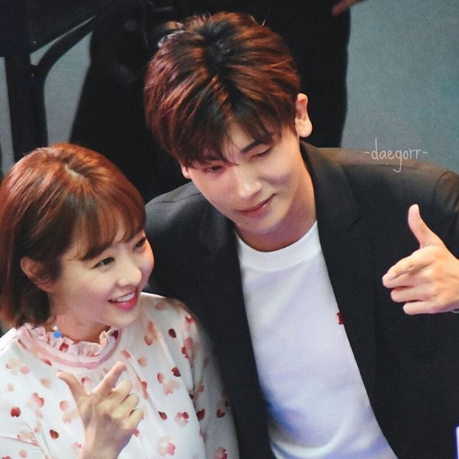 Xem cách Park Hyung Sik và Park Bo Young nhìn nhau chằm chằm là biết họ đã sớm thuộc về nửa kia! - Ảnh 4.