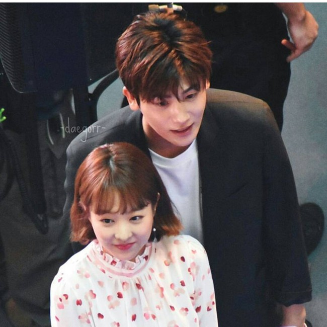 Xem cách Park Hyung Sik và Park Bo Young nhìn nhau chằm chằm là biết họ đã sớm thuộc về nửa kia! - Ảnh 5.