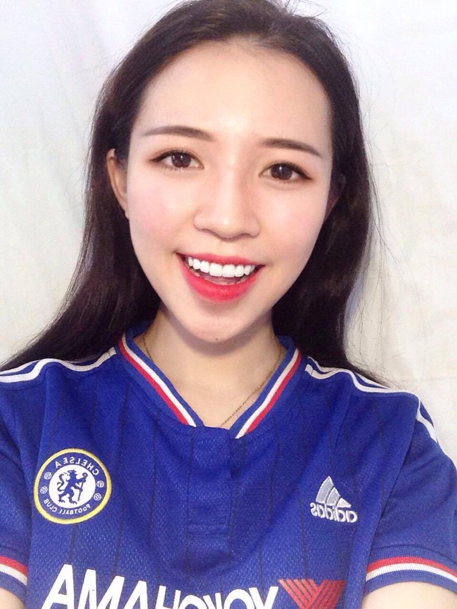 Cô bạn gái trong mơ: Xinh, học ngành Y, là fan cứng Chelsea và chơi được cả bóng đá! - Ảnh 5.
