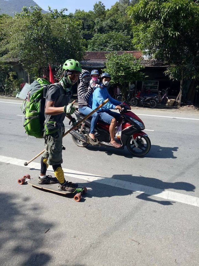 Chàng phượt thủ nước ngoài đi xuyên Việt chỉ bằng chiếc ván trượt - Ảnh 3.