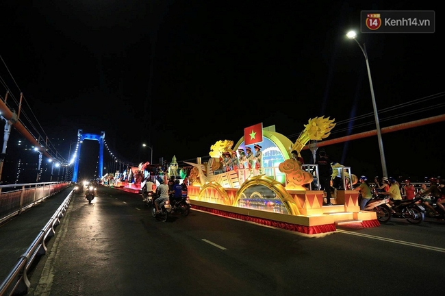 Hàng vạn người đổ ra đường hòa mình cùng lễ hội đường phố cực sôi động ở Đà Nẵng - Ảnh 8.