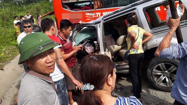 &Ocirc; t&ocirc; 7 chỗ t&ocirc;ng trực diện xe kh&aacute;ch Sao Việt tr&ecirc;n cao tốc Nội B&agrave;i - L&agrave;o Cai, 2 người bị thương - Ảnh 4.