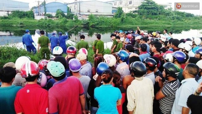 Hoảng hốt ph&aacute;t hiện x&aacute;c chết l&otilde;a thể, ph&acirc;n hủy mạnh tr&ocirc;i tr&ecirc;n k&ecirc;nh Nước L&ecirc;n ở S&agrave;i G&ograve;n  - Ảnh 3.