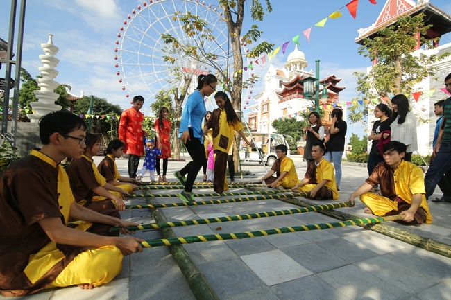 Tàu lượn dạng treo lớn nhất Việt Nam sắp ra mắt tại Asia Park - Ảnh 5.