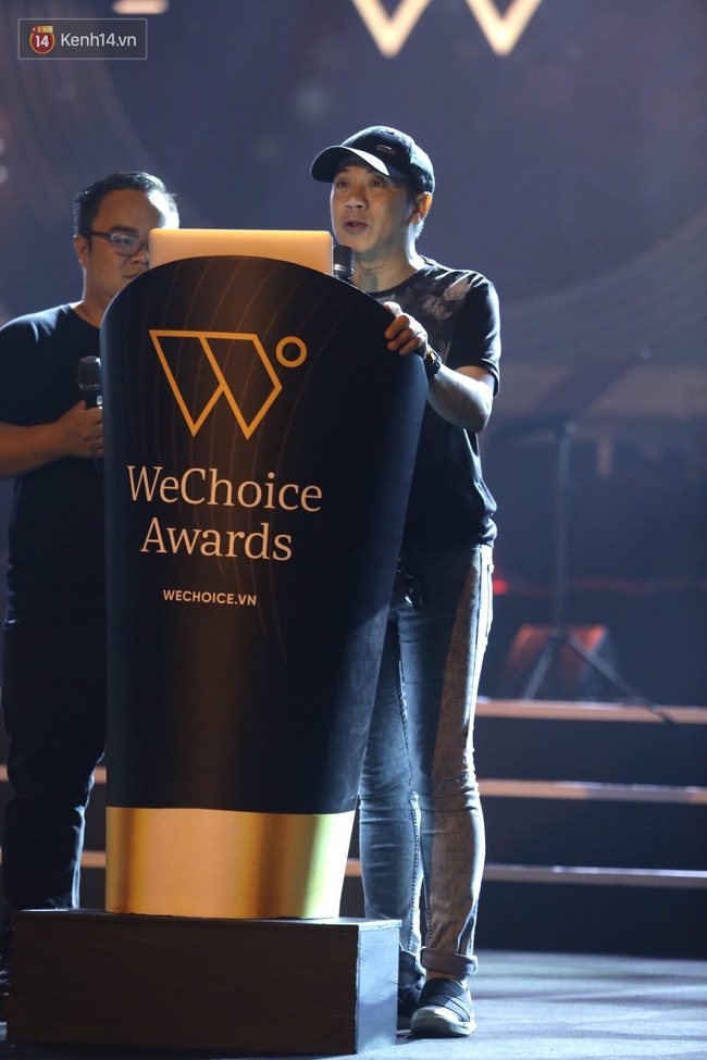 Diva Hồng Nhung gây xúc động, trình diễn như lên đồng tại buổi tổng duyệt Gala WeChoice Awards 2016 - Ảnh 9.