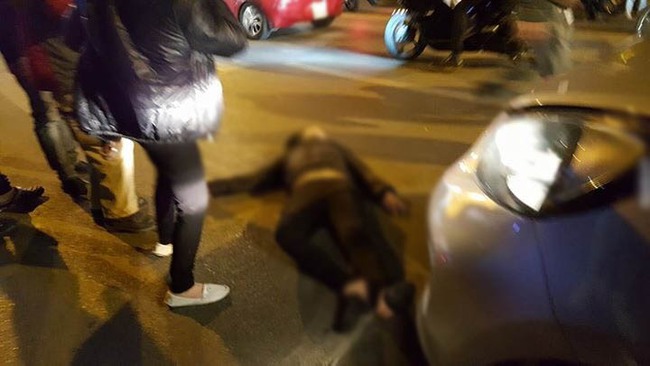 H&agrave; Nội: T&agrave;i xế &ocirc; t&ocirc; say rượu g&acirc;y tai nạn nghi&ecirc;m trọng, 2 người nằm bất động giữa đường - Ảnh 2.