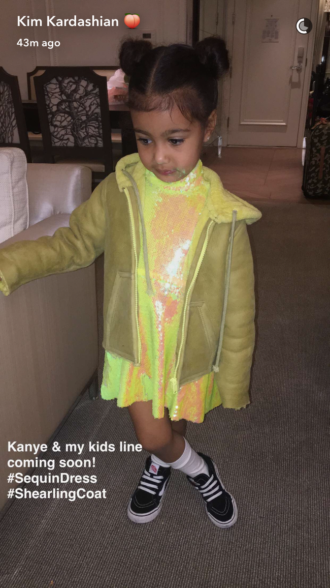 Kim - Kanye sắp ra mắt BST thời trang trẻ em, b&eacute; North đương nhi&ecirc;n l&agrave; người diện đầu ti&ecirc;n - Ảnh 2.
