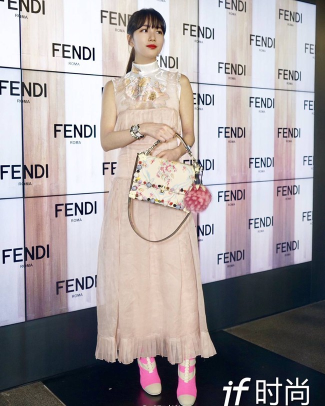 Cùng dự show Fendi, Suzy đẹp rạng ngời làm lu mờ cả nữ hoàng gợi cảm xứ Đài Thái Y Lâm - Ảnh 2.