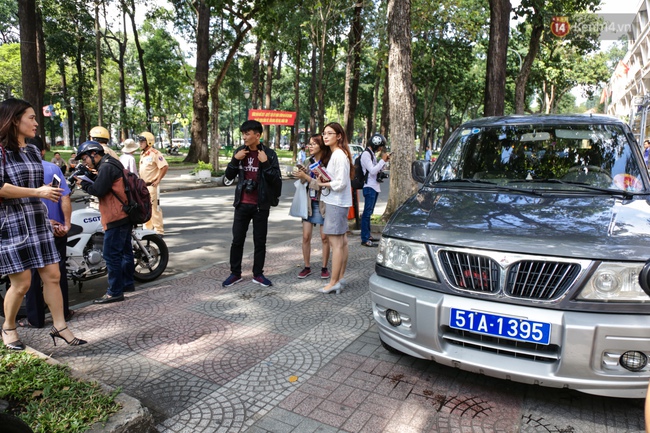 Hàng rào trên vỉa hè của Ngân hàng nhà nước bị Phó chủ tịch quận 1 phá bỏ - Ảnh 3.